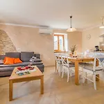 House Nona Roza