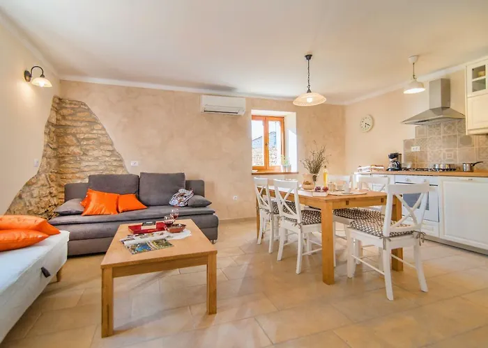 House Nona Roza