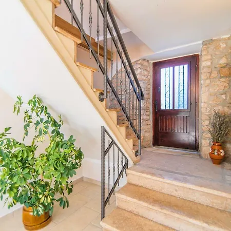 House Nona Roza