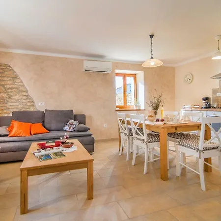 House Nona Roza